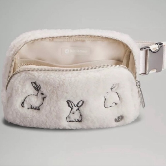 NWT LULULEMON BUNNY BELT BAG - Picture 3 of 10